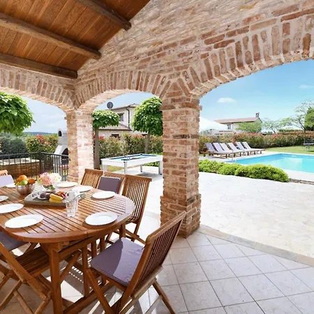 Camelina With New Private Pool