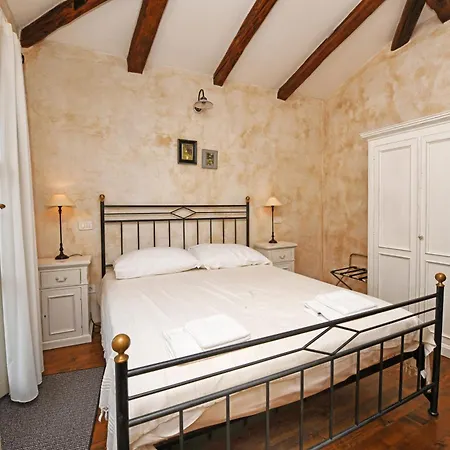 Villa Camelina Barat