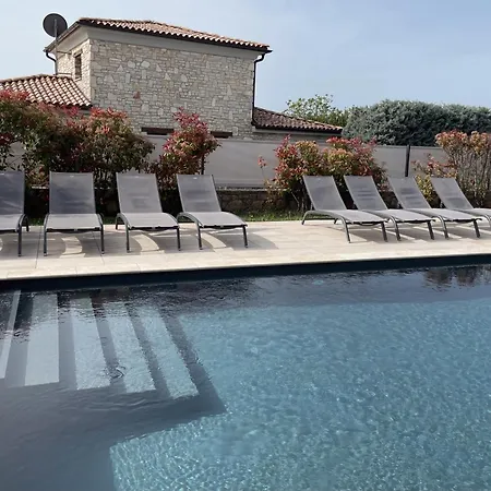 Camelina With New Private Pool
