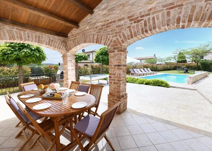 Camelina With New Private Pool