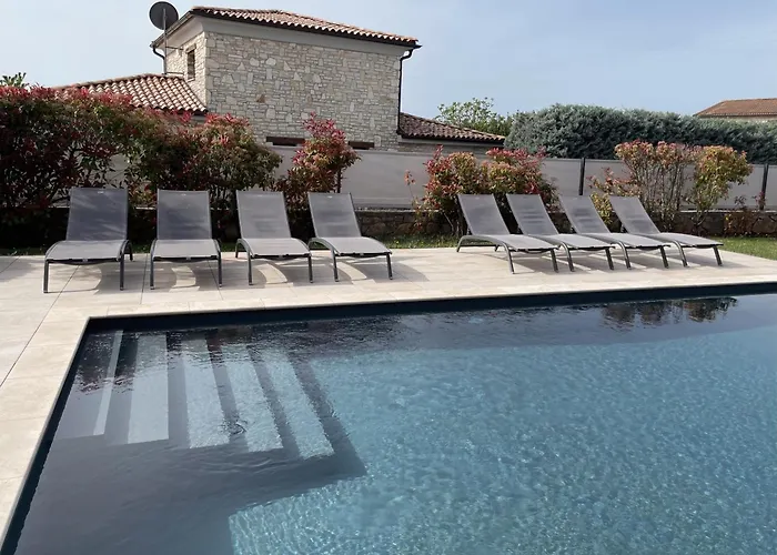Camelina With New Private Pool